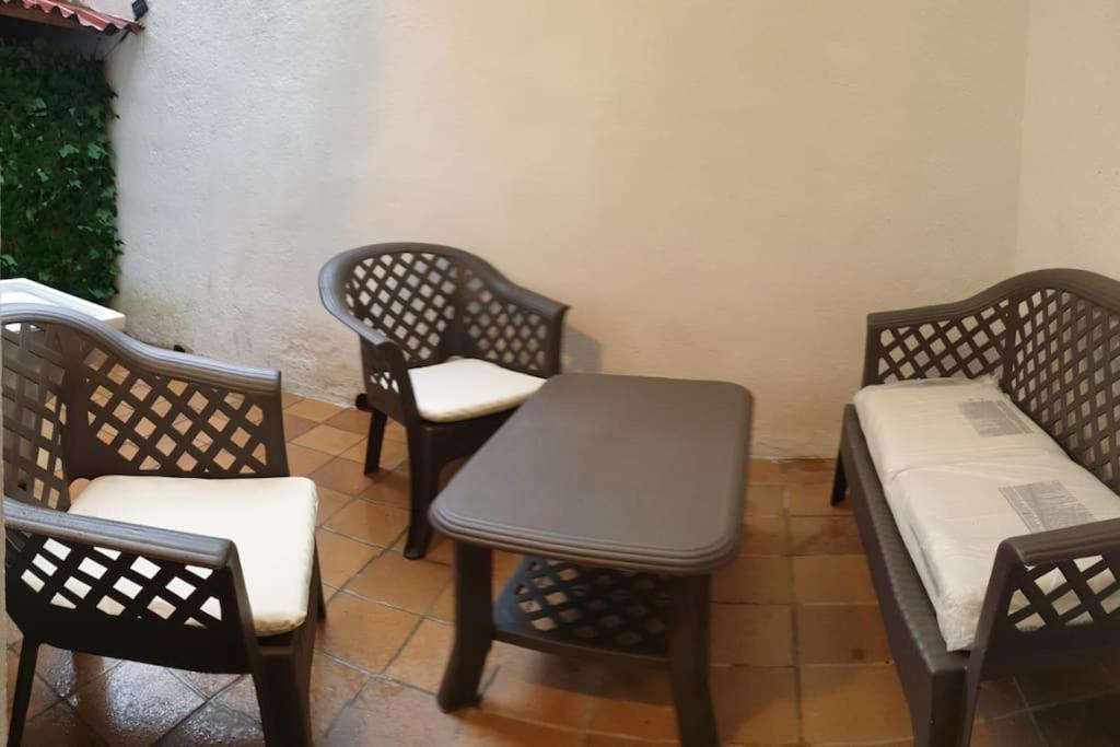 Casa Ramona Apartamento De Pueblo Con Patio En El Centro De Sant Joan Sant Joan de les Abadesses Esterno foto